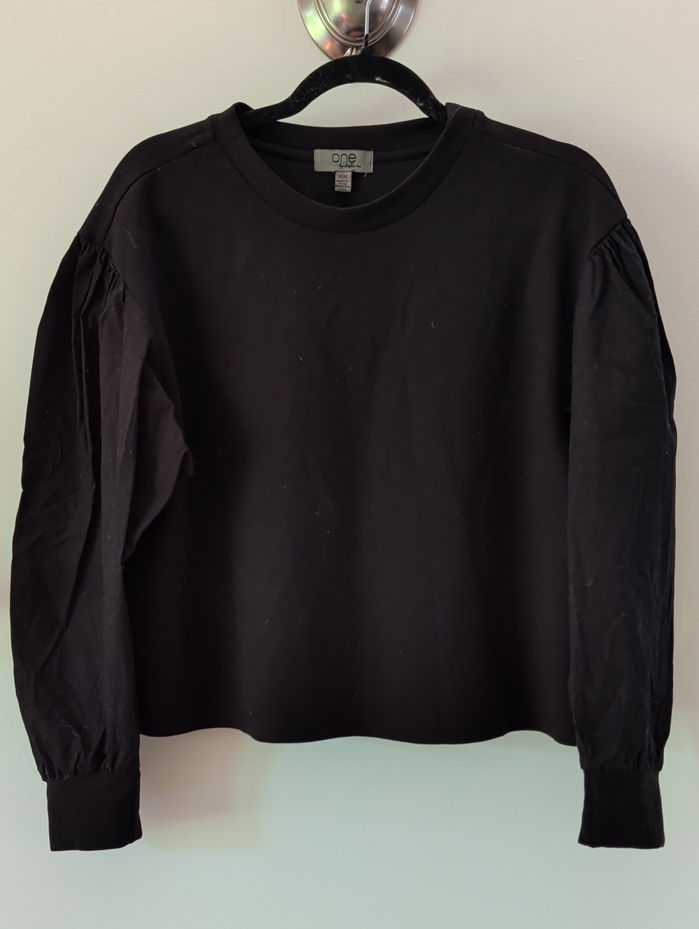 One By Chapter One Black Crewneck Top Size M
